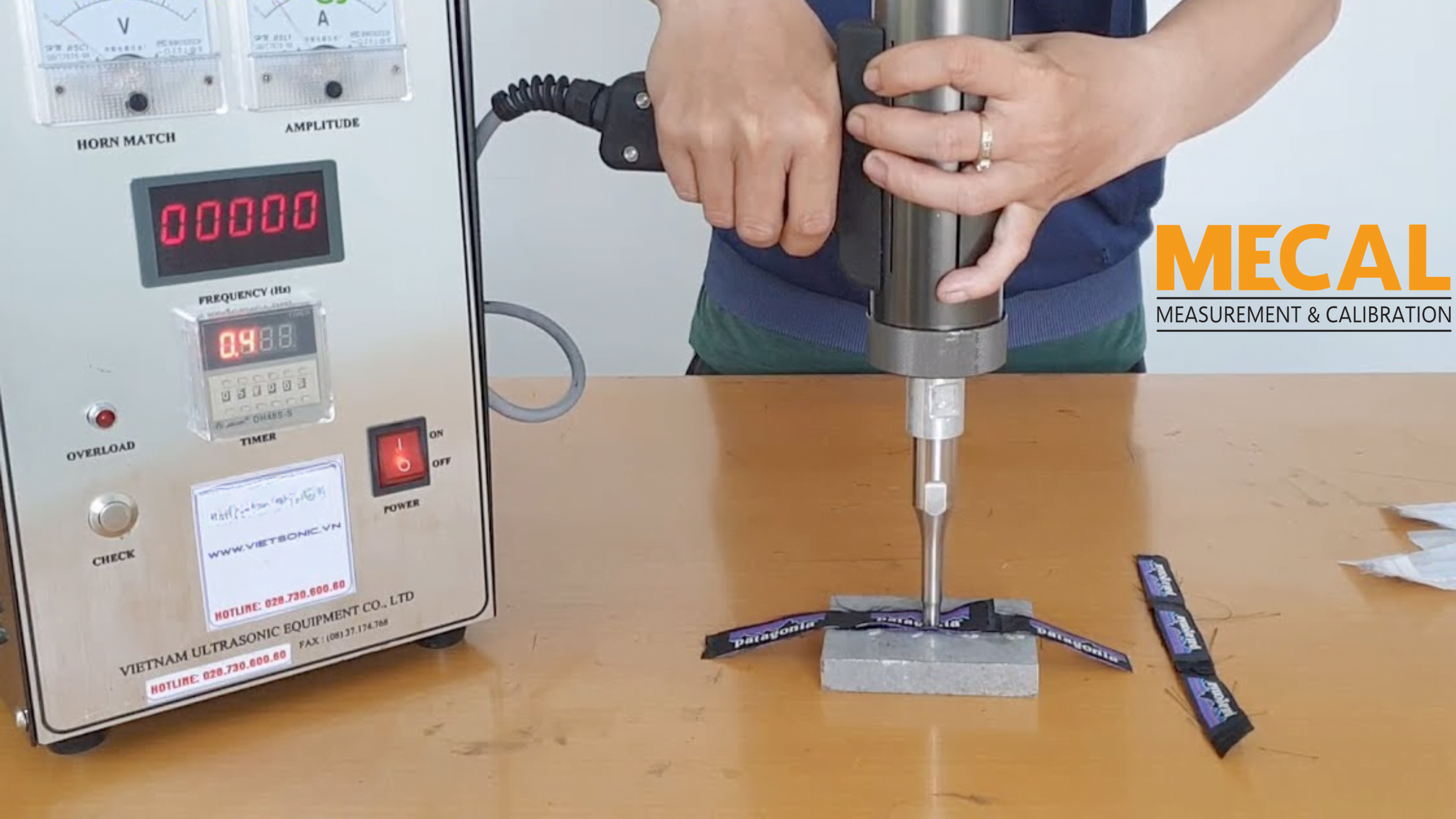 Máy hàn siêu âm cầm tay ứng dụng kết nối vải trong ngành may mặc